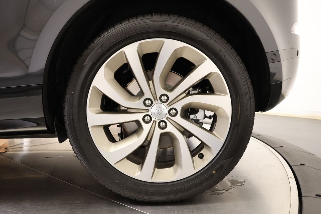 New 2026 Carpathian Grey Land Rover Hoxton Edition image 10