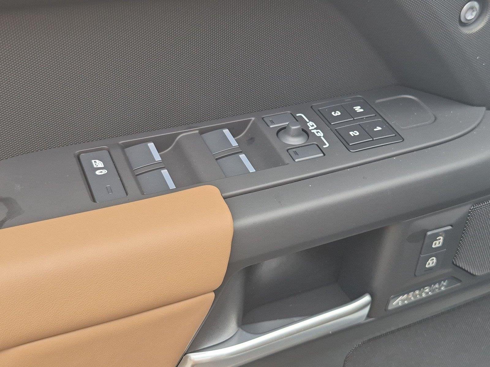 New 2026 Fuji White Land Rover X-Dynamic SE image 13