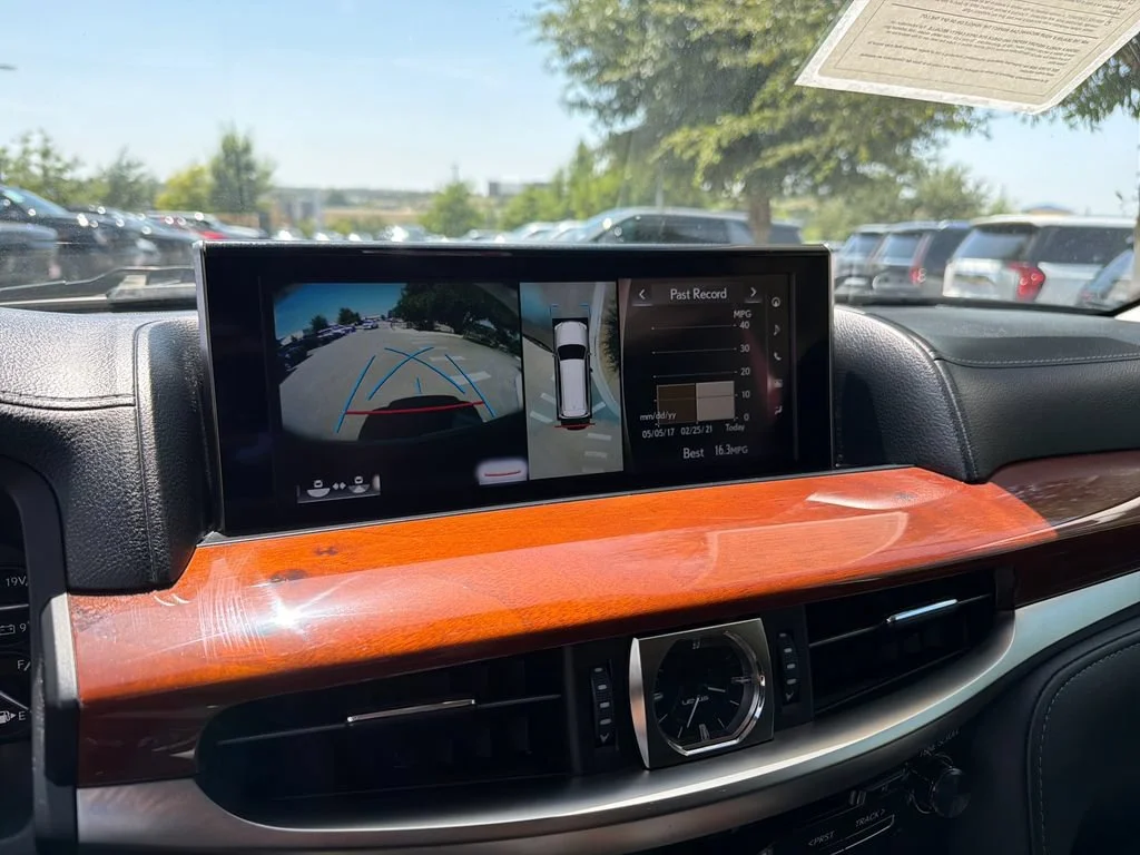 Used 2017  Lexus LX 570 image 31