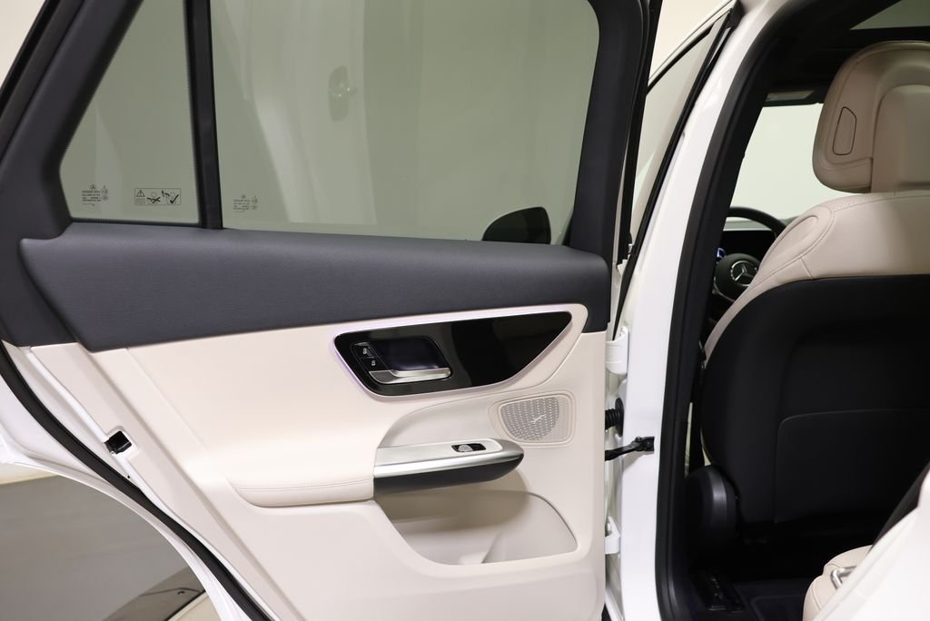 Certified Used 2026 Polar White Mercedes-Benz GLC 300 image 39
