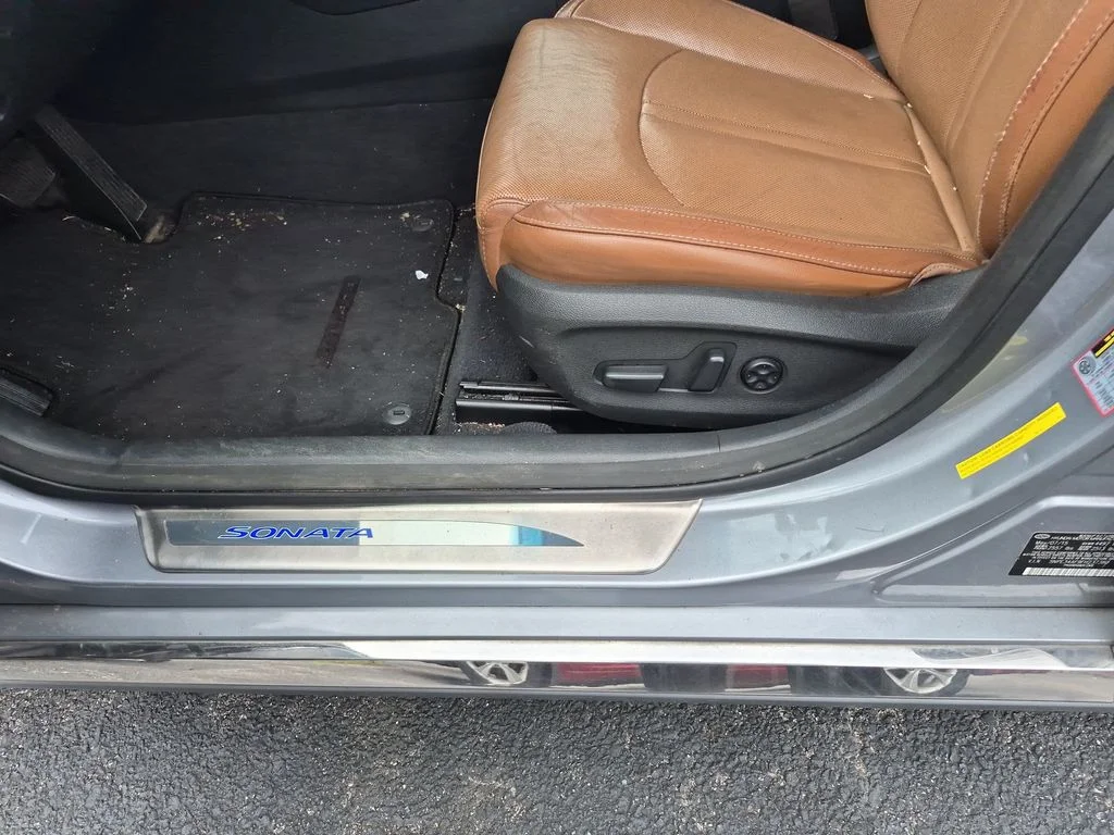 Used 2015 Shale Gray Metallic Hyundai Limited image 11