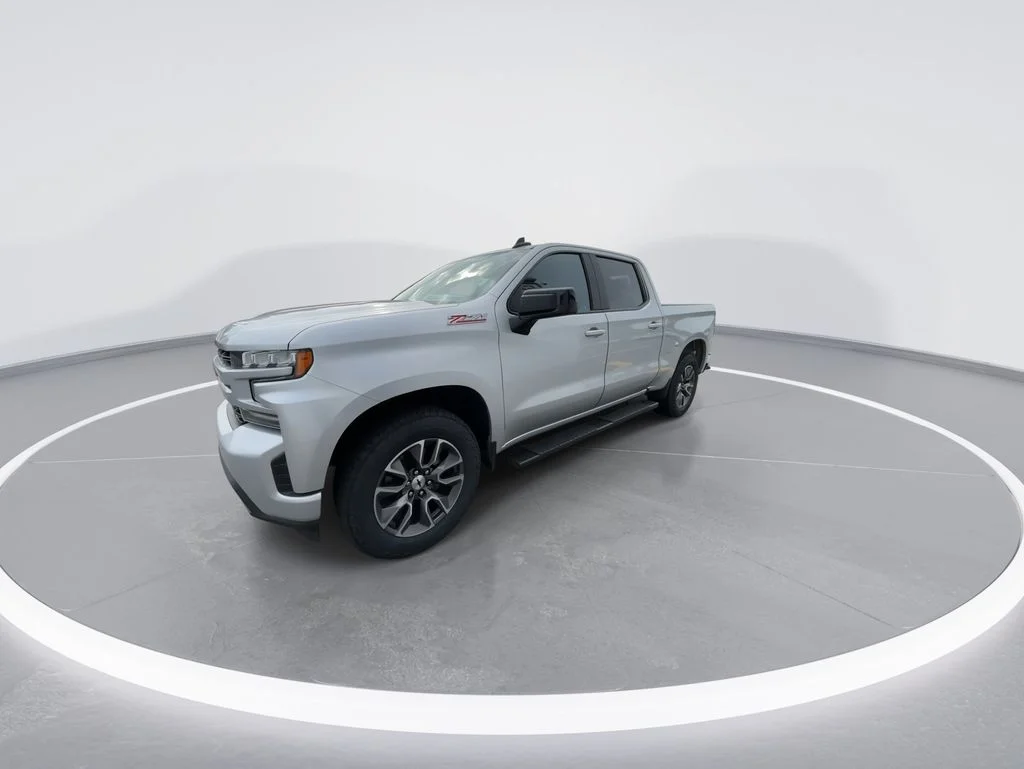 Used 2019 Silver Chevrolet RST image 4