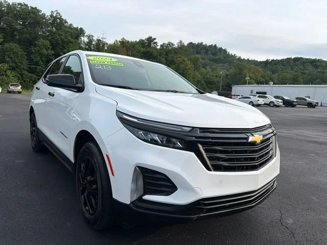 Used 2024 Summit White Chevrolet LT image 2