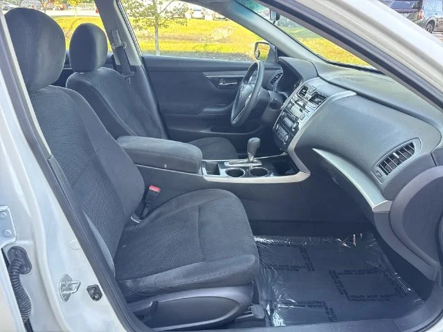 Used 2014 White Nissan 2.5 S image 10