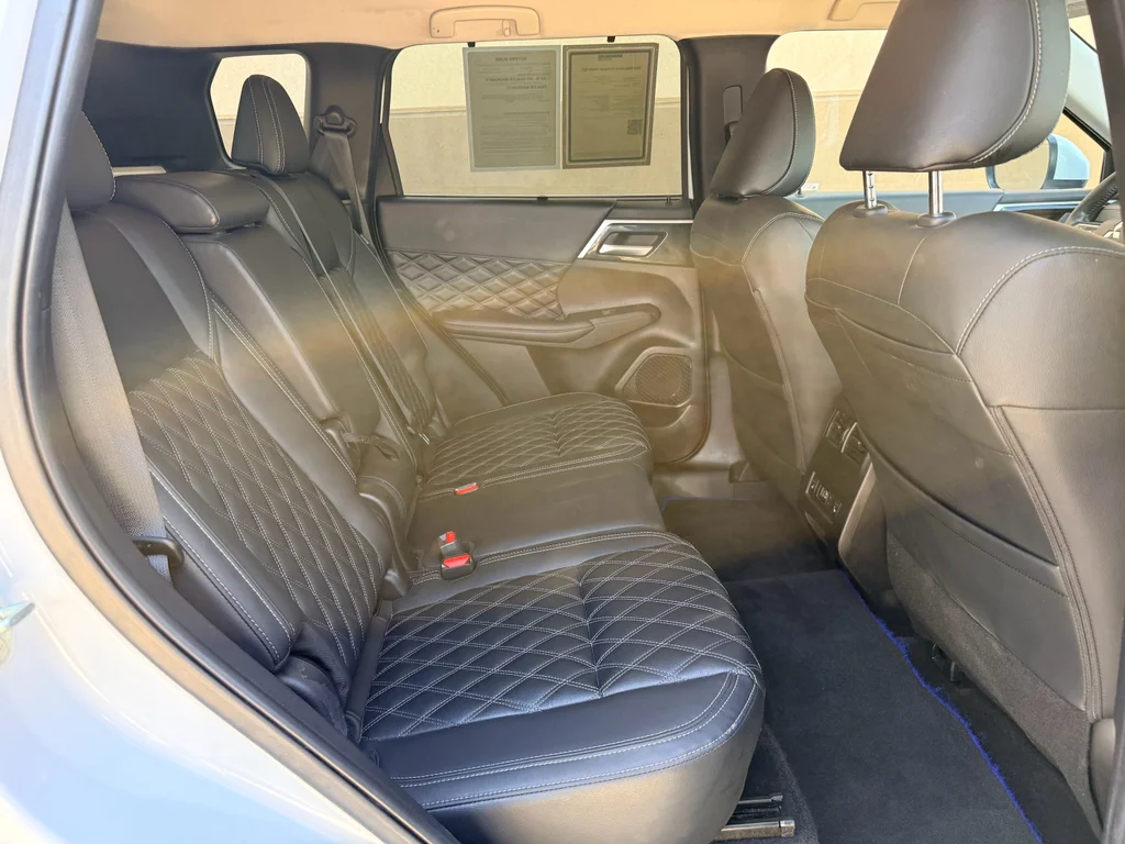 Used 2024 White Diamond Mitsubishi SEL image 25