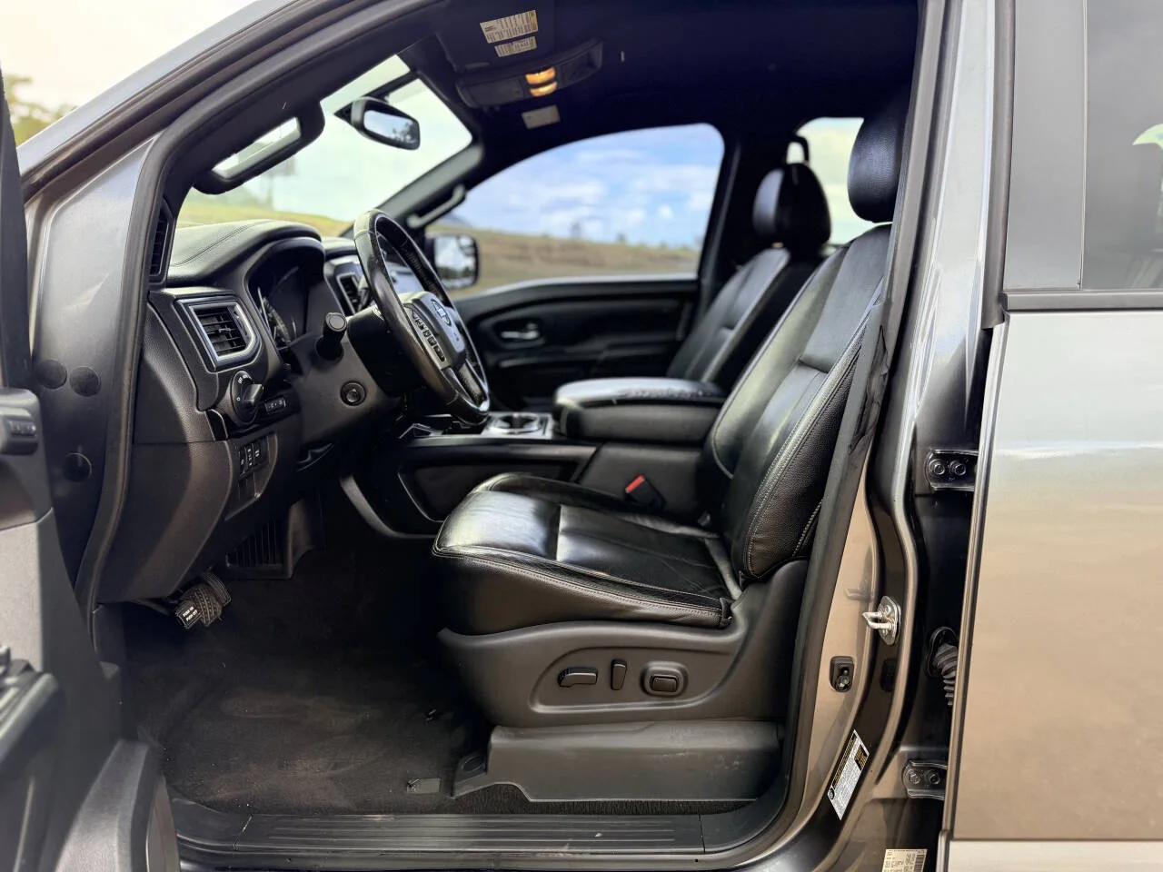 Used 2018 Gray Nissan SL 4x2 4dr Crew Cab image 12