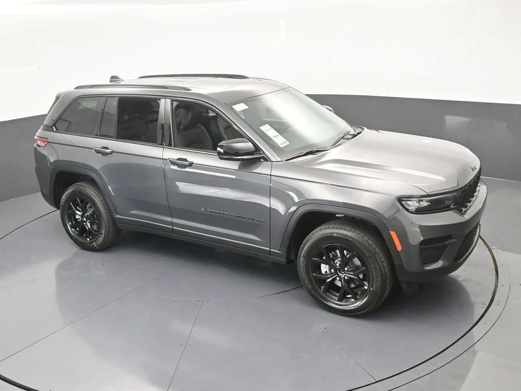 New 2025 Baltic Gray Metallic Clear-Coat Exterior Paint Jeep Altitude X image 45