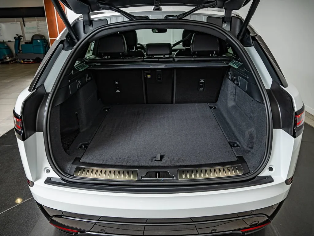 New 2026 Fuji White Land Rover Belgravia Edition image 38