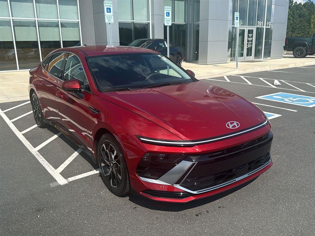 Used 2025 Ultimate red Hyundai SEL image 3
