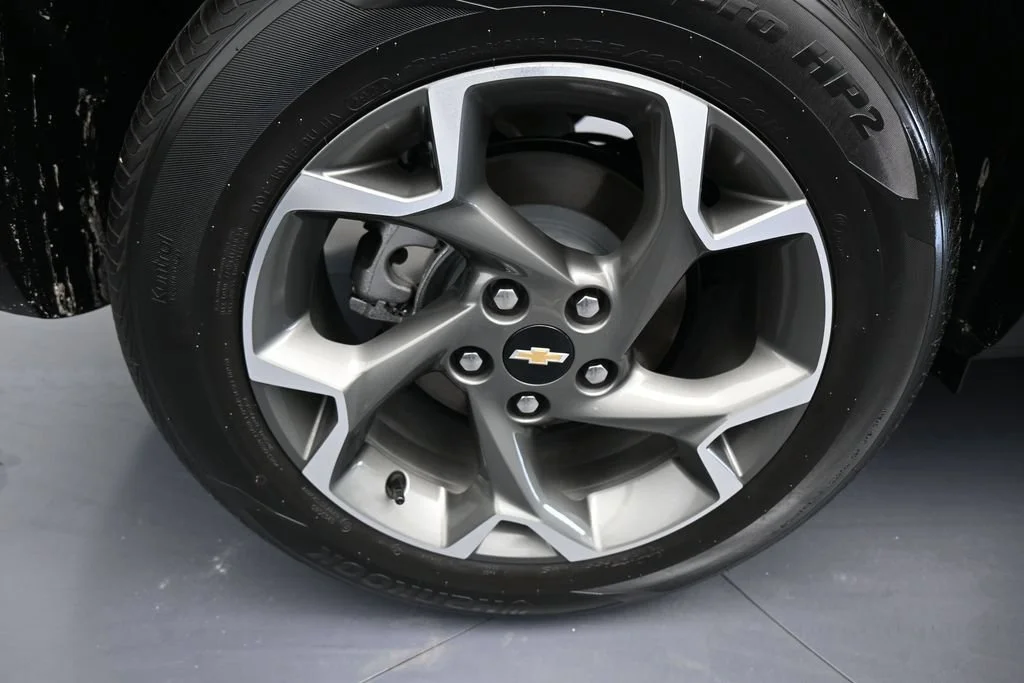 Used 2025 Mosaic Black Metallic Chevrolet LT image 38