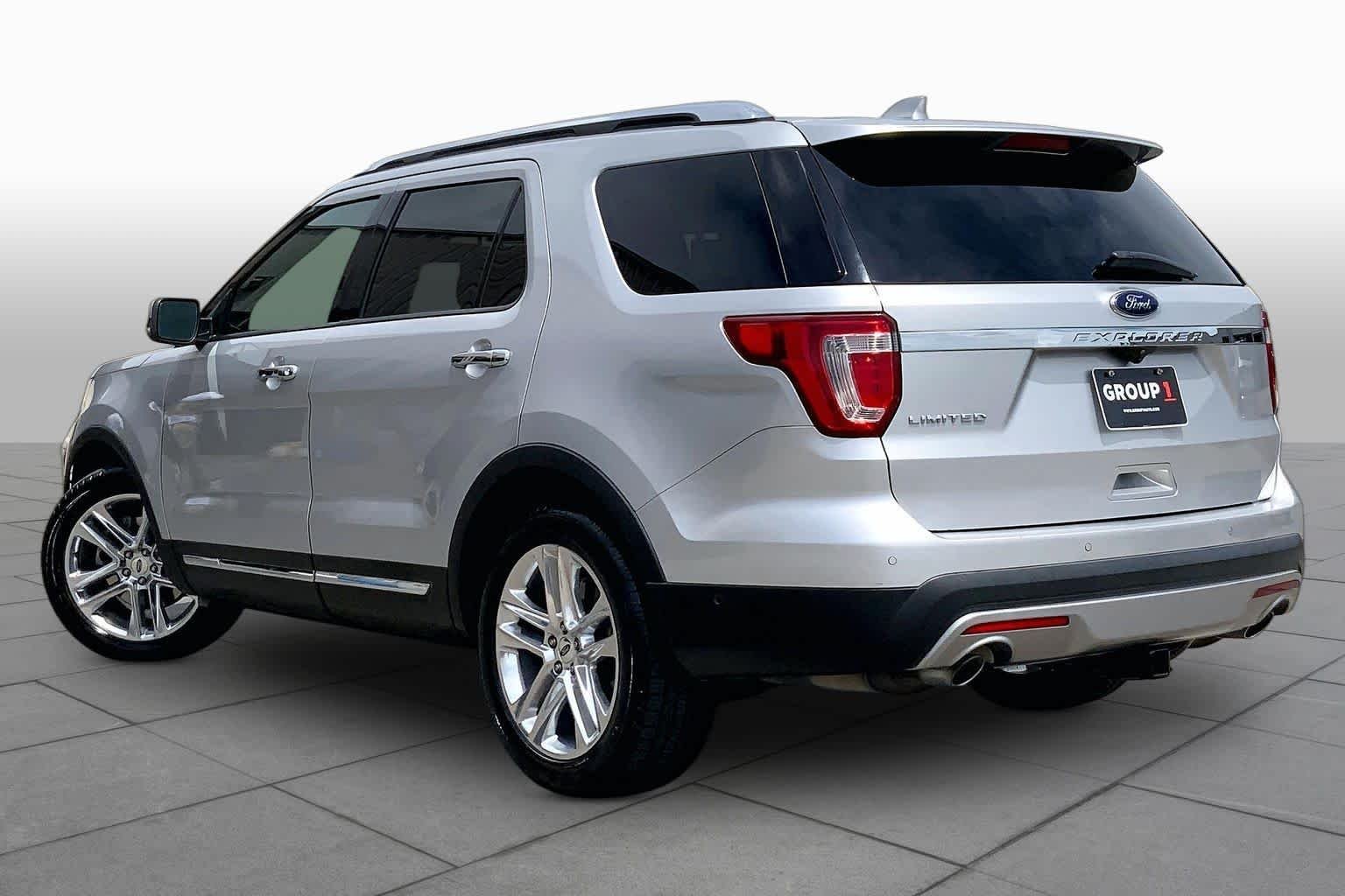Used 2017 Ingot Silver Metallic Ford Limited image 12