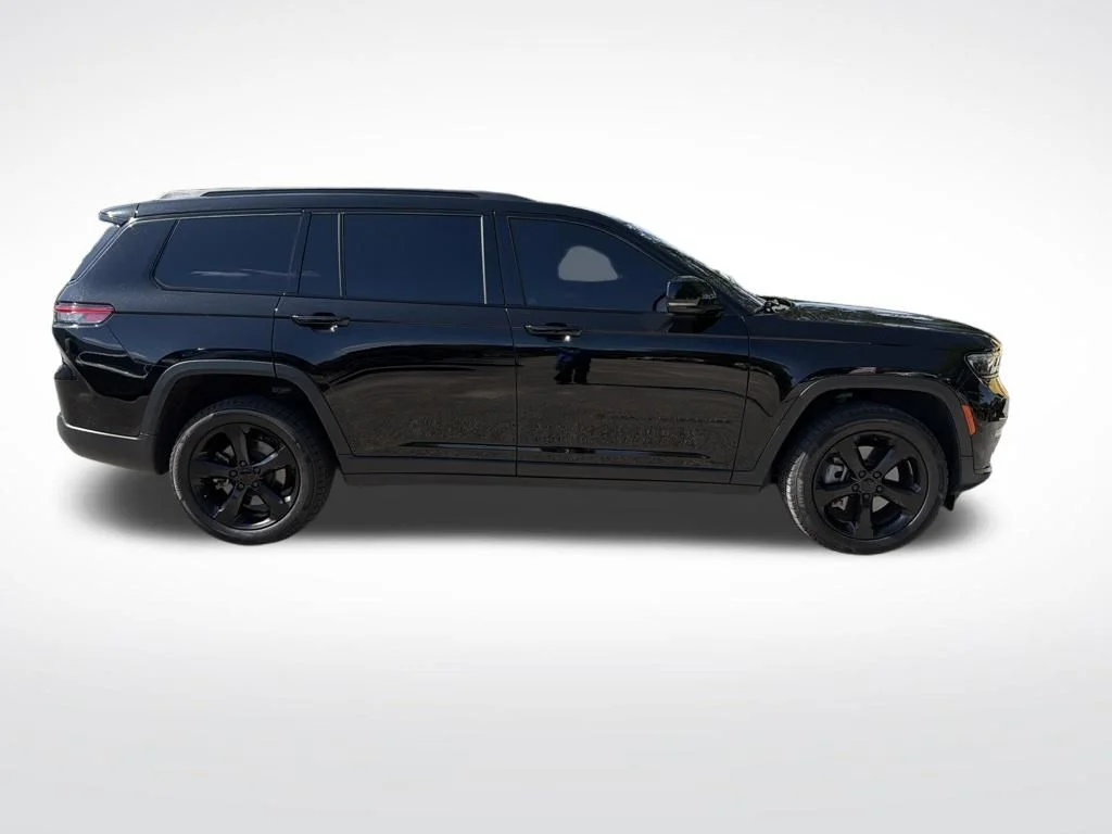 Certified Used 2024 Diamond Black Jeep Limited image 4
