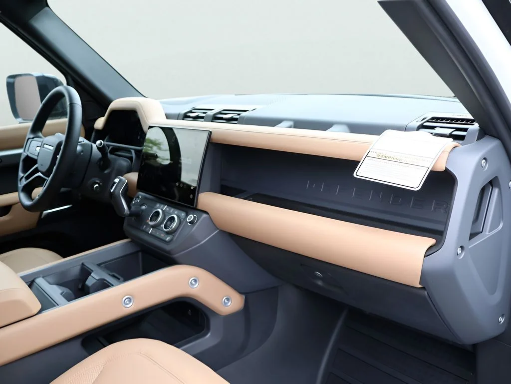 New 2026 Fuji White Land Rover S image 9