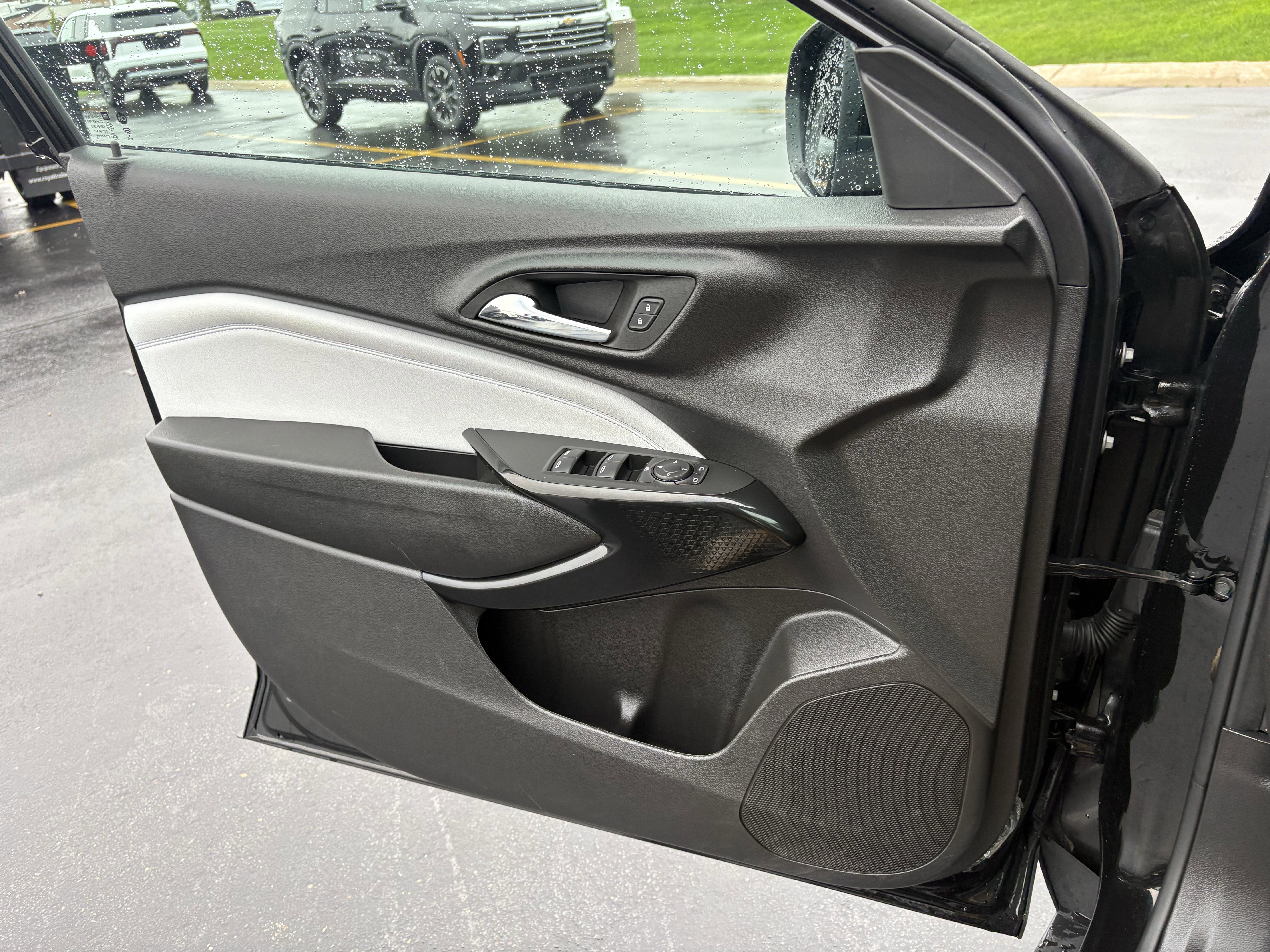 Used 2025 Mosaic Black Metallic Chevrolet LT image 16