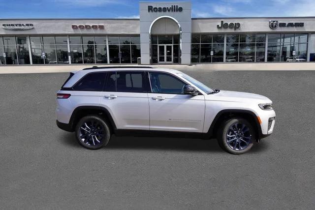 New 2026 Silver Zynith Exterior Paint Jeep Limited image 2