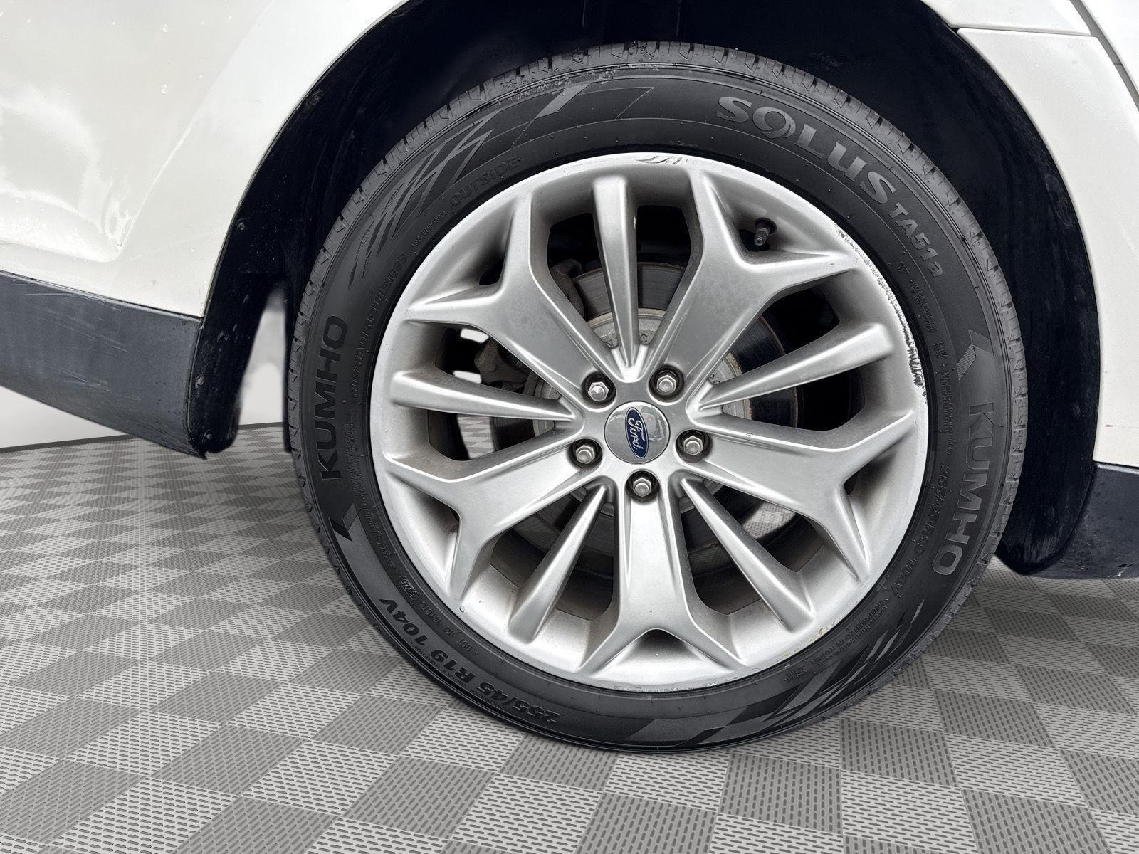 Used 2016 White Platinum Metallic Tri-Coat Ford Limited image 14
