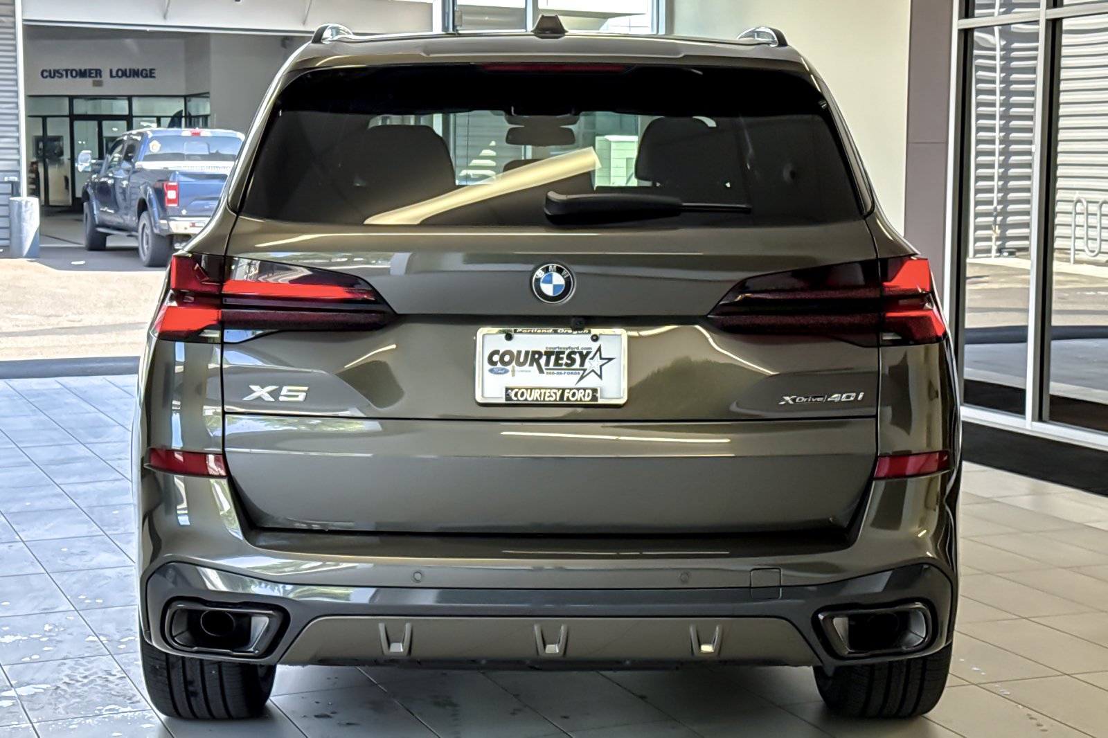 Used 2026 Manhattan Green Metallic BMW xDrive40i image 5