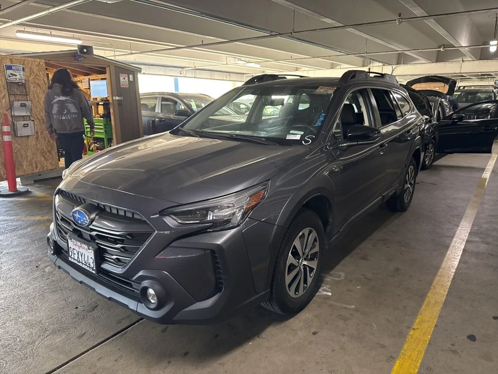 2023 Subaru Outback Premium's photo
