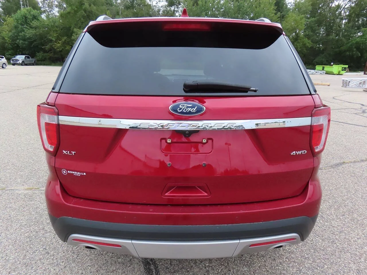 Used 2017 Ruby Red Metallic Tinted Clearcoat Ford XLT AWD 4dr SUV image 5