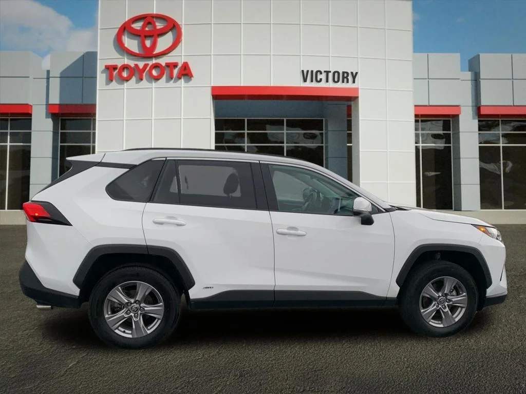 Used 2025 White Toyota XLE image 2