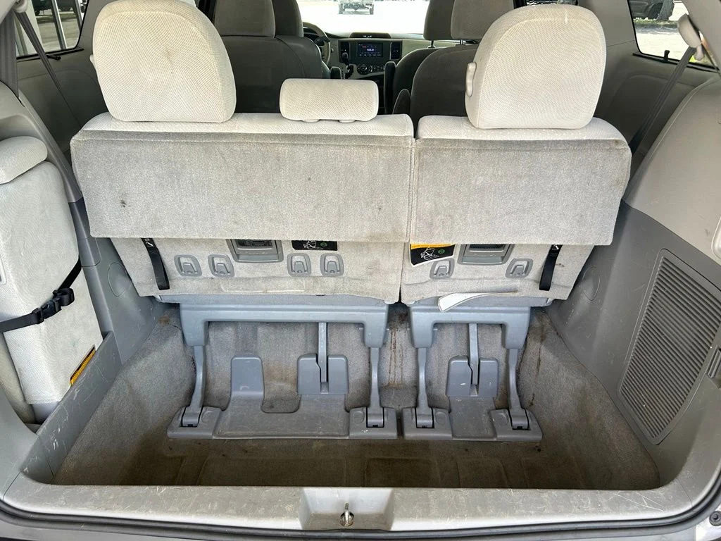 Used 2014 Gray Toyota LE image 31