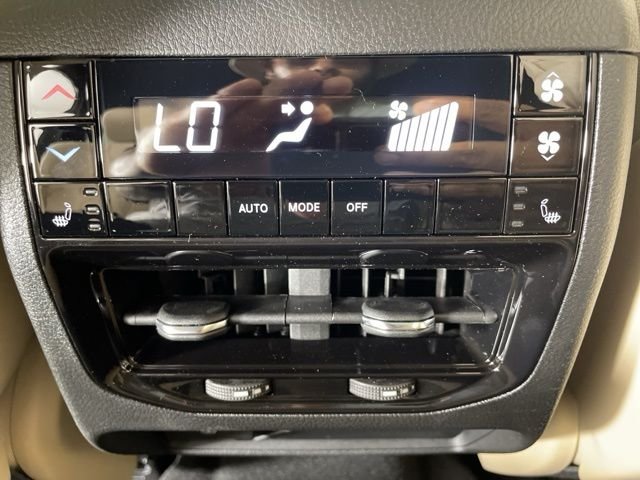 New 2025 Silver Zynith Exterior Paint Jeep Limited image 44
