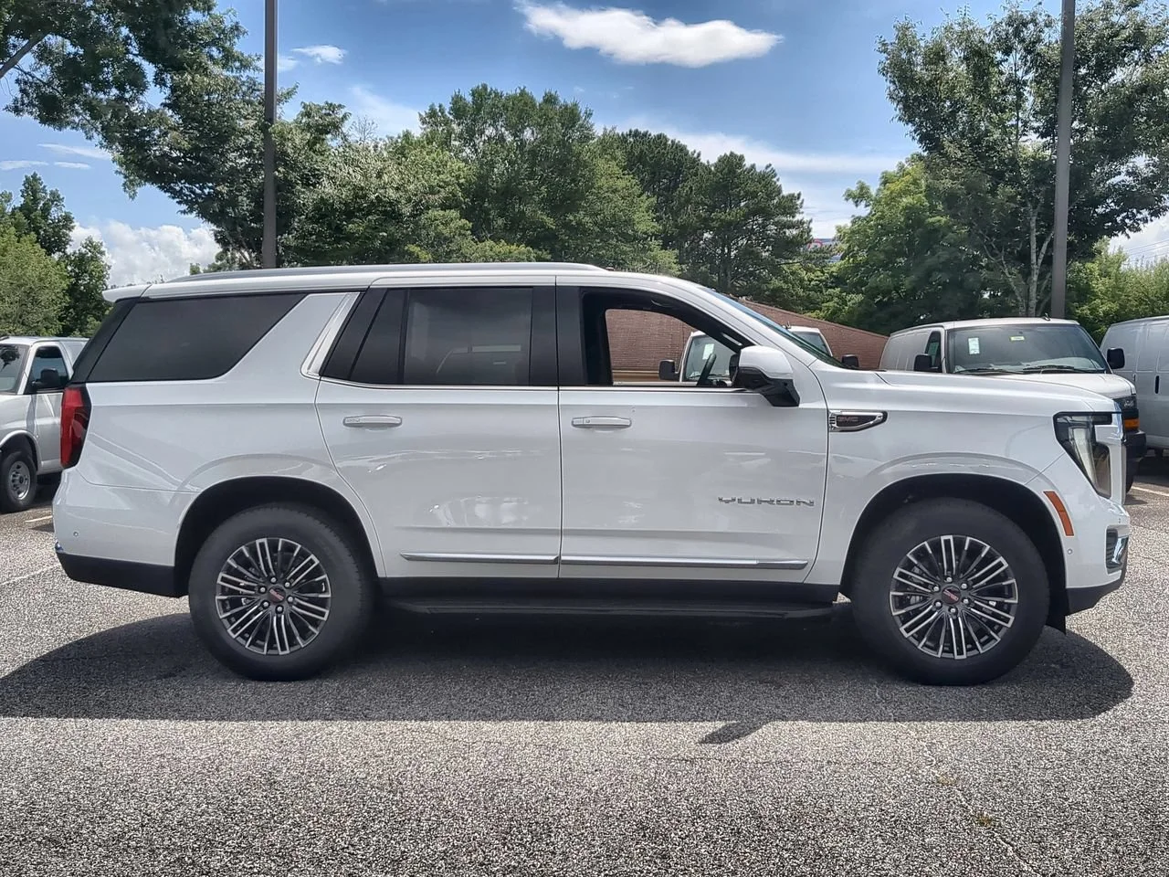 New 2026 Summit White GMC Elevation image 9