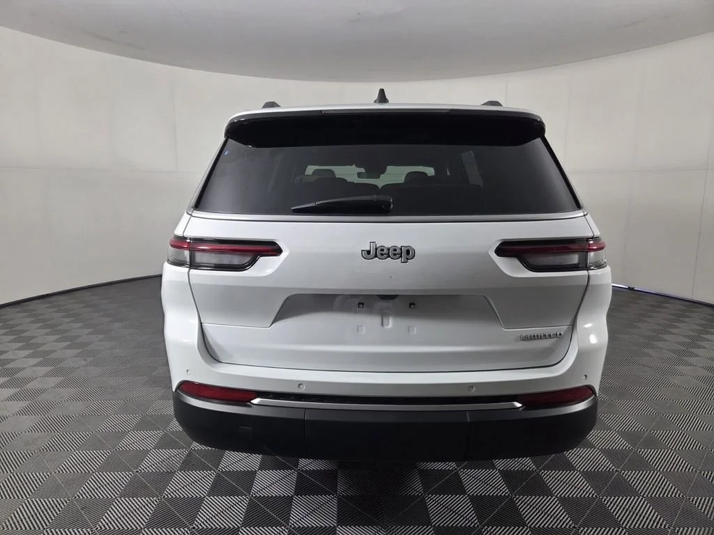 New 2026 Bright White Clear-Coat Exterior Paint Jeep Limited image 6