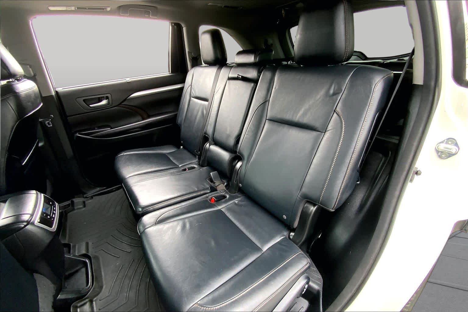 Used 2016 Blizzard Pearl Toyota XLE image 20