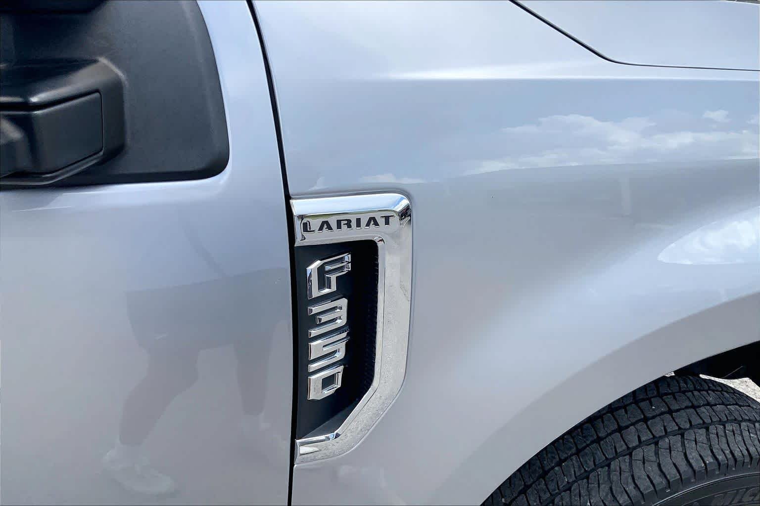 Used 2022 Iconic Silver Metallic Ford LARIAT image 10