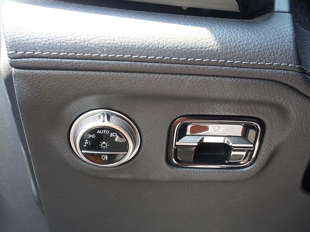 Used 2024 Black Mercedes-Benz 450 image 50
