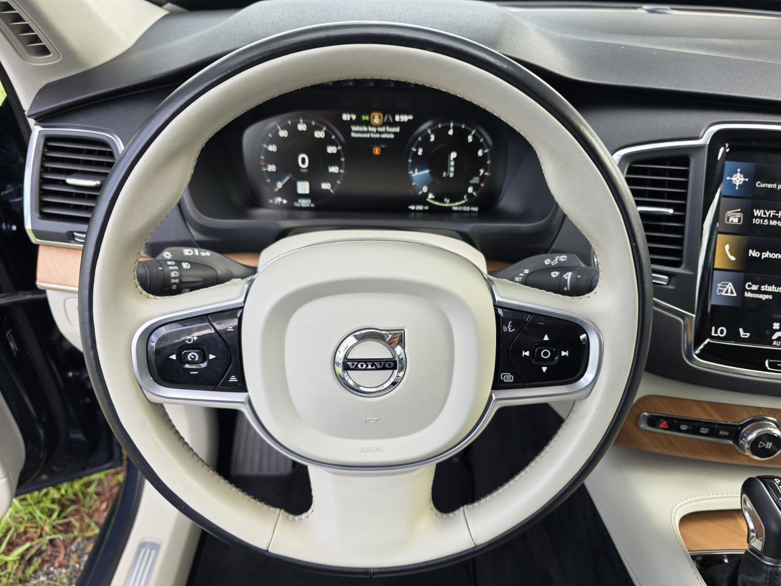 Used 2022 Denim Blue Metallic Volvo Momentum image 18