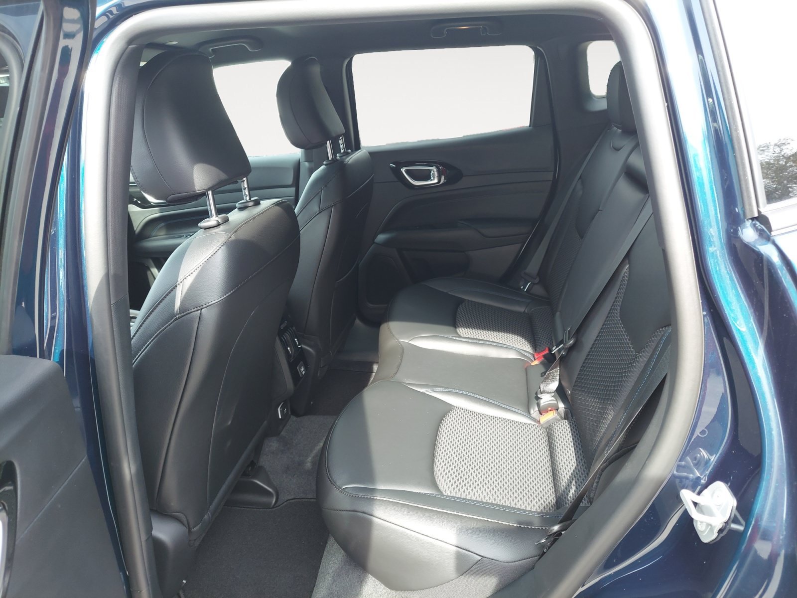 New 2026 Fathom Blue Pearl Coat Jeep Latitude Altitude image 22