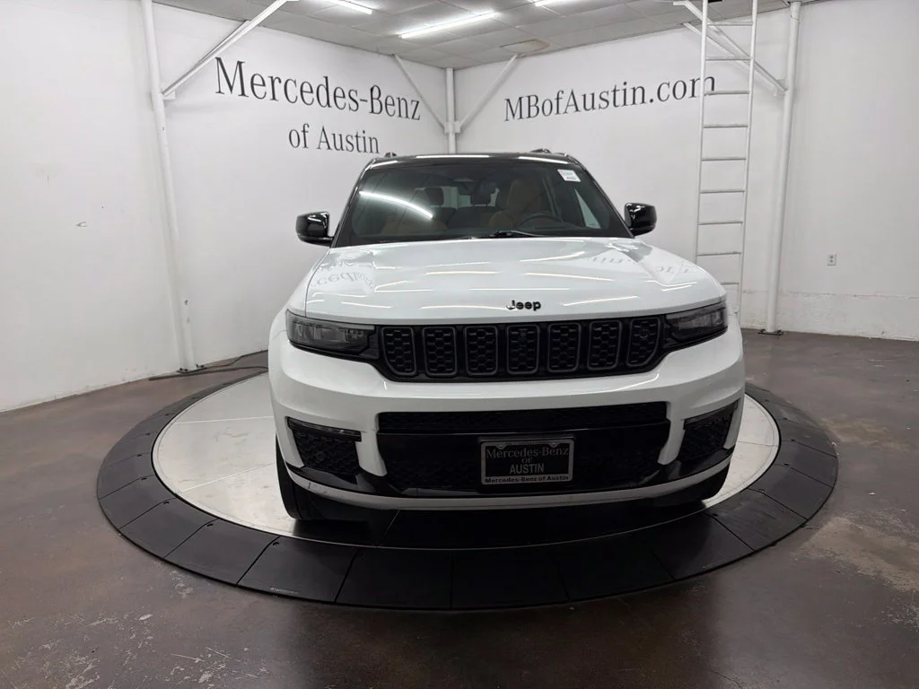 Used 2023 White Jeep Summit image 2