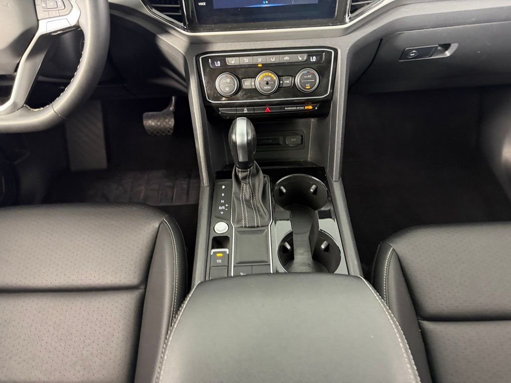 Used 2023 Black Volkswagen 3.6L V6 SE w/Technology image 17