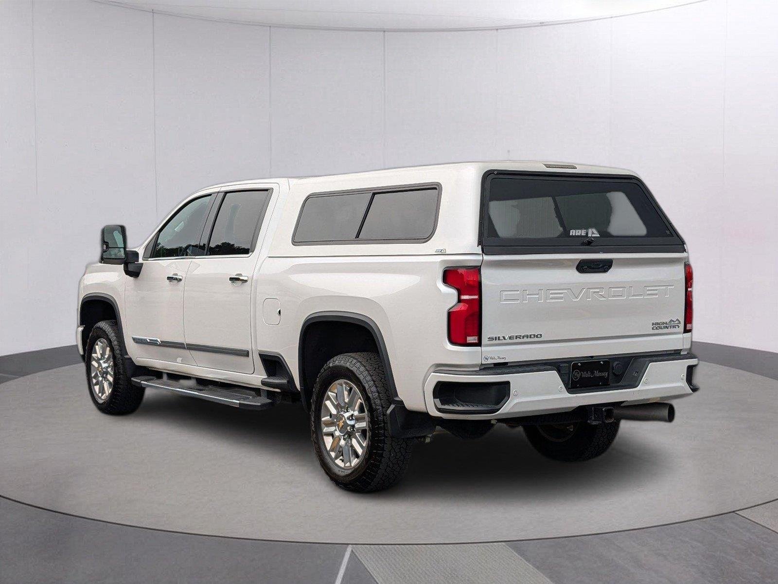Used 2024 Iridescent Pearl Tricoat Chevrolet High Country image 3