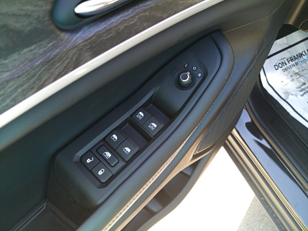 New 2027 High-Gloss Black Paint Jeep Limited image 11