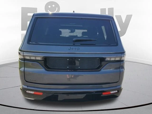 New 2026 Baltic-Gray Metallic Clear-Coat Exterior Paint Jeep Upland image 4
