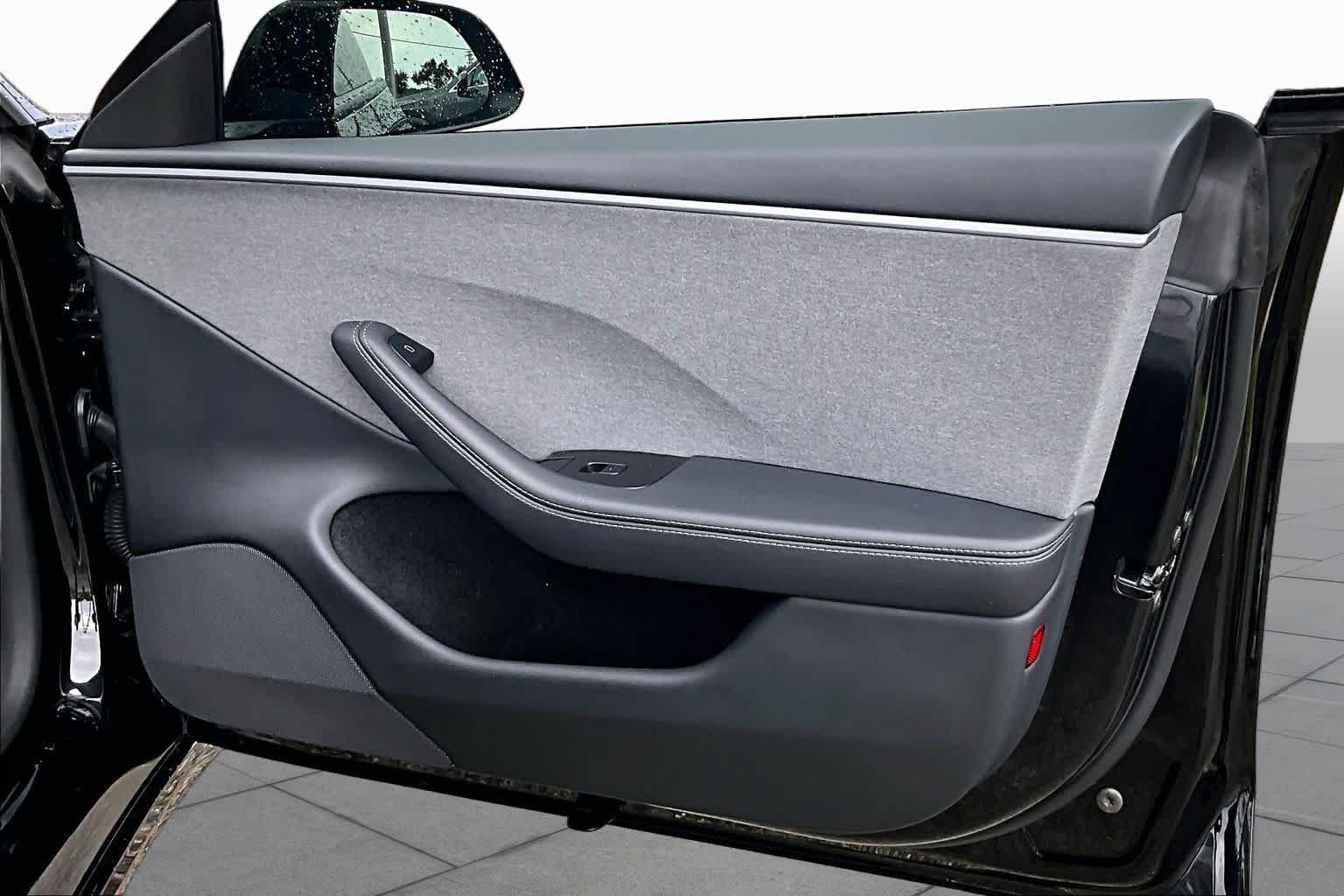 Used 2025  Tesla Long Range image 25