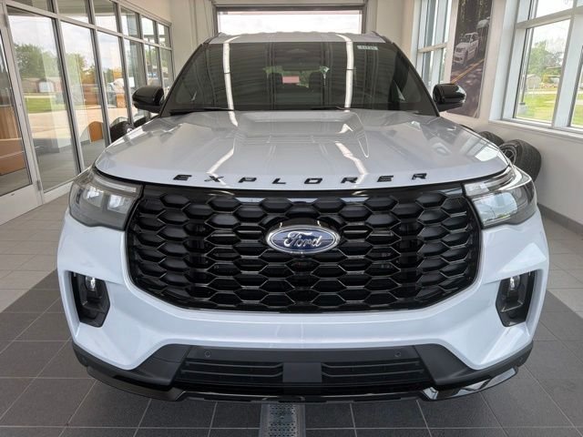 New 2026 Space White Metallic Ford ST-Line image 2