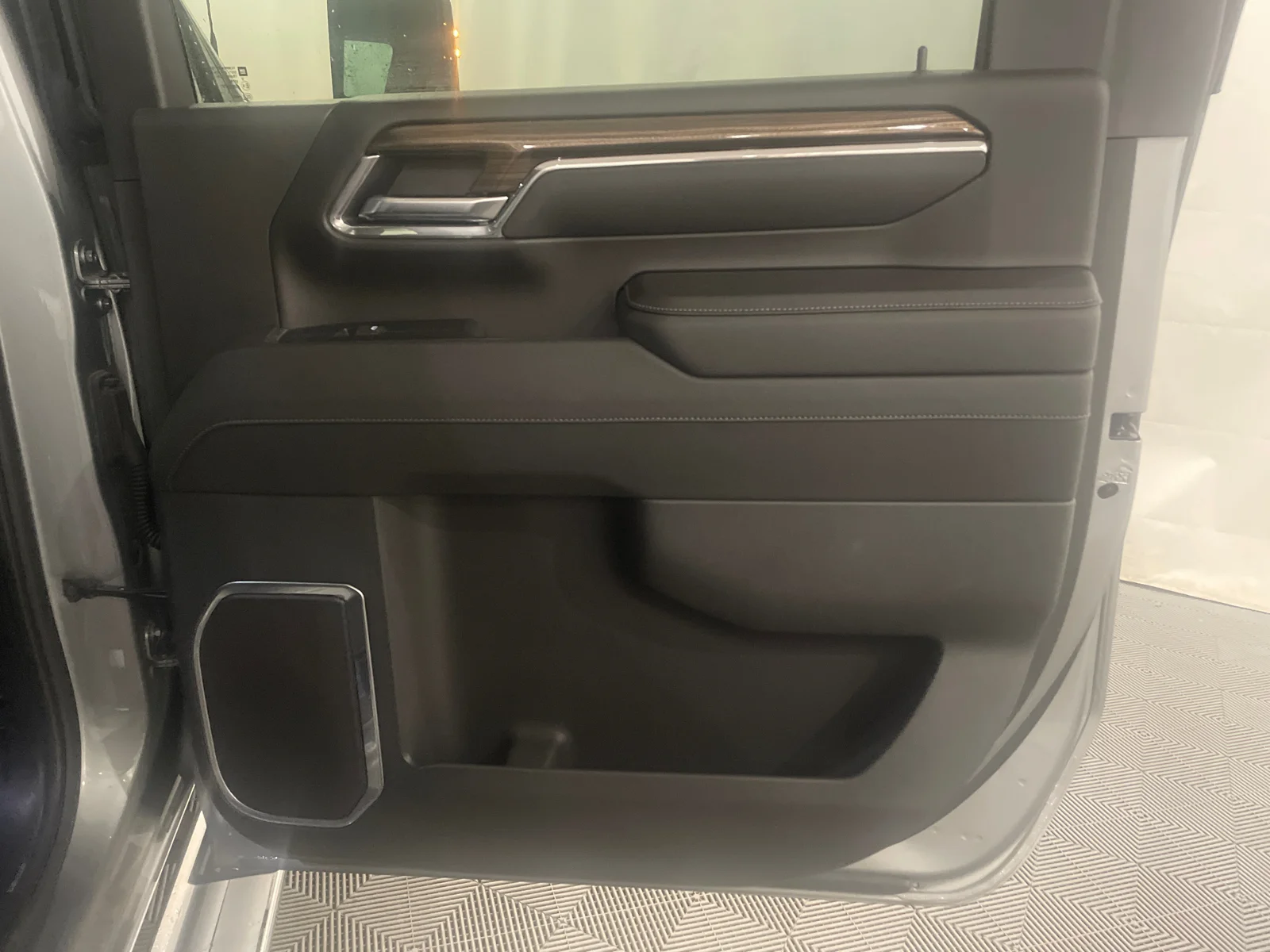 Used 2024 Sterling Gray Metallic Chevrolet LT image 26