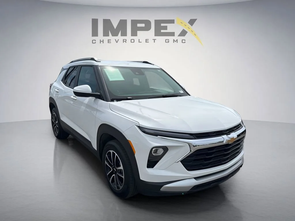 Used 2025 Summit White Chevrolet LT image 7