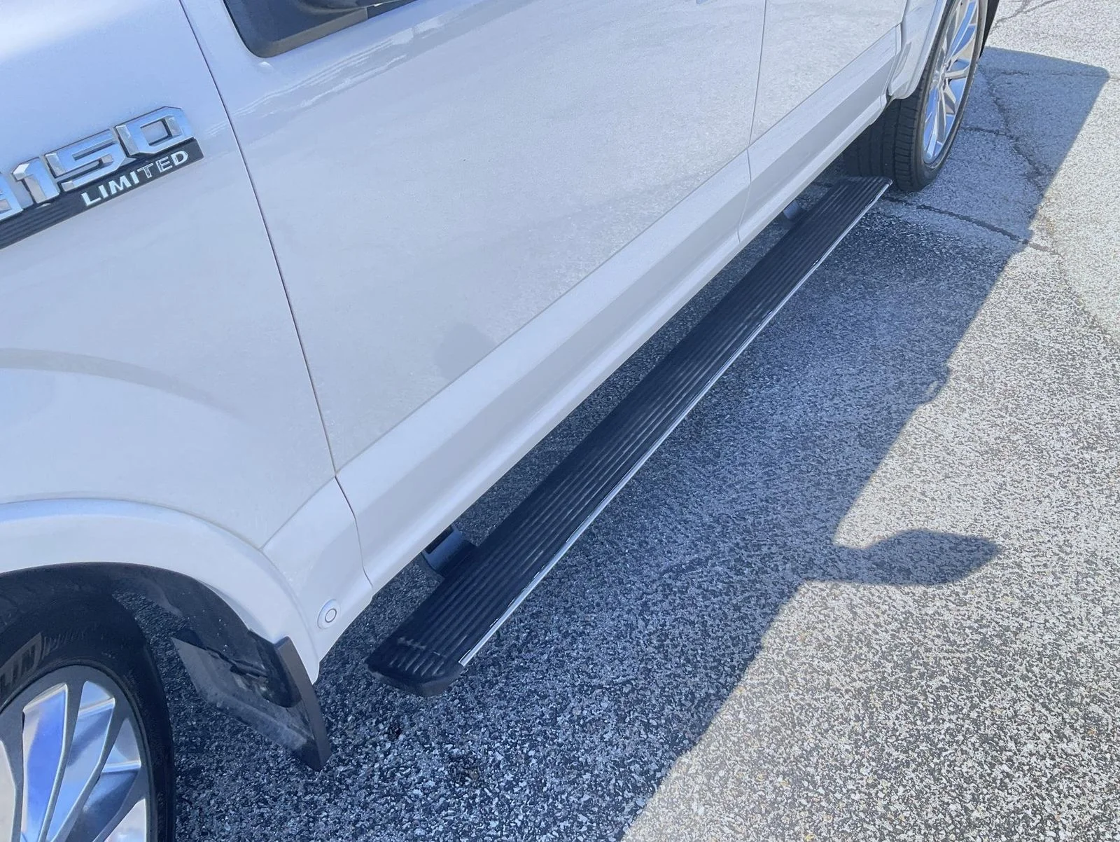Used 2018 White Ford Limited image 21