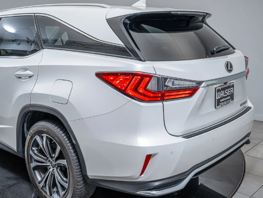 Used 2019 Eminent White Pearl Lexus 350L image 19