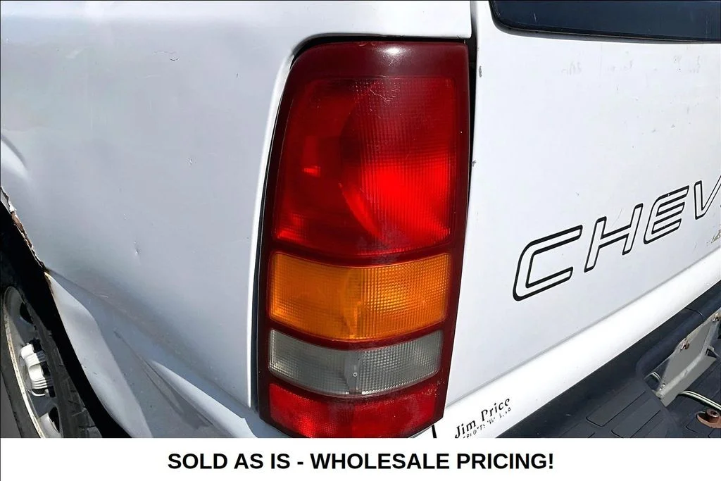 Used 2002 White Chevrolet Base image 21