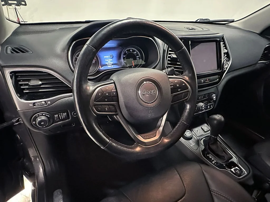 Used 2020 Gray Jeep Limited image 21