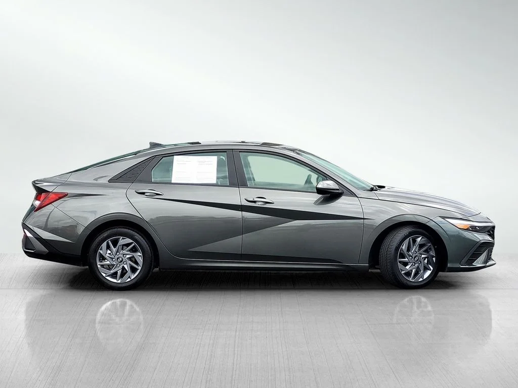 Used 2024 Gray Hyundai SEL image 3