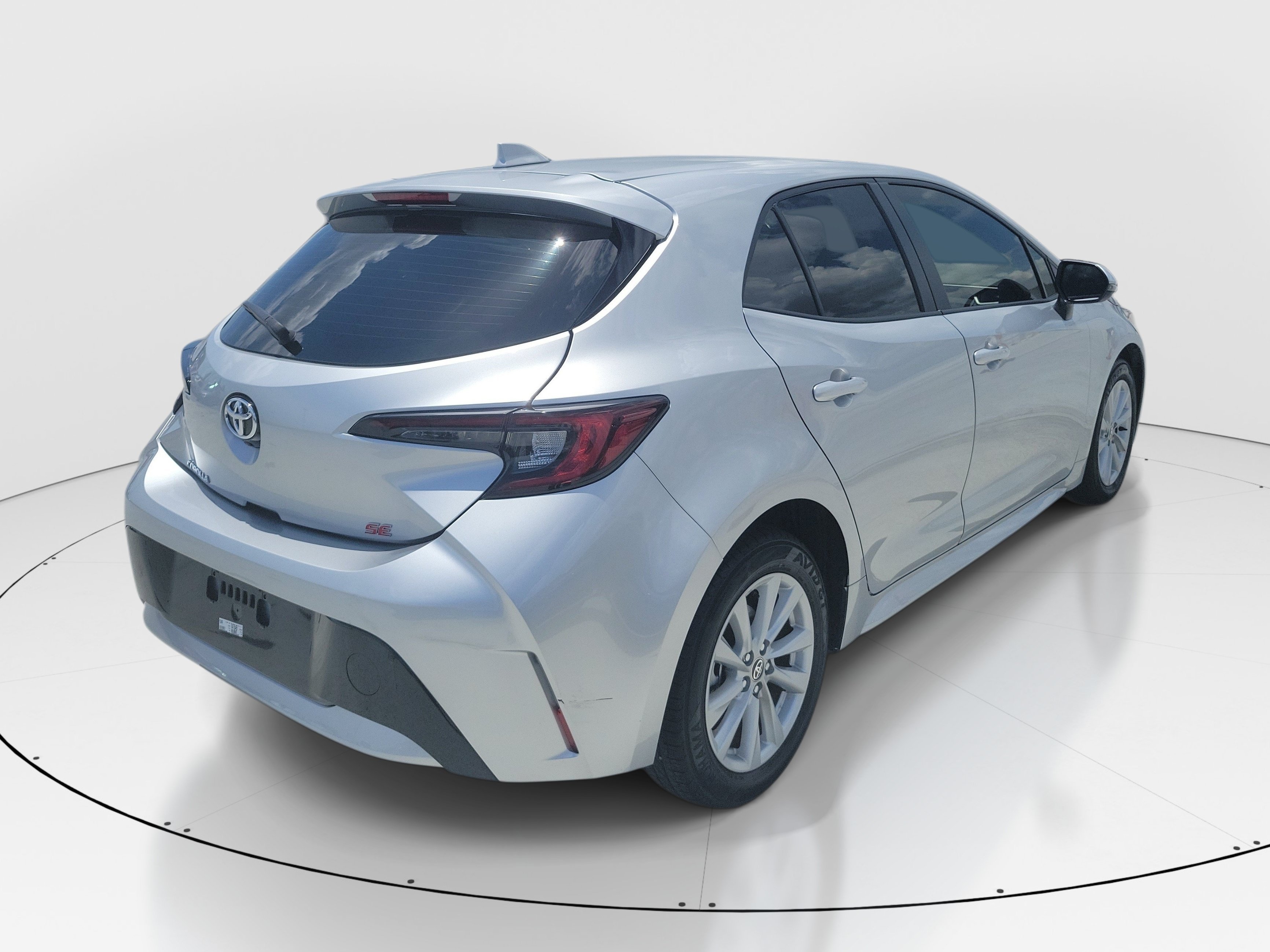 Used 2025 Classic Silver Metallic Toyota SE image 6