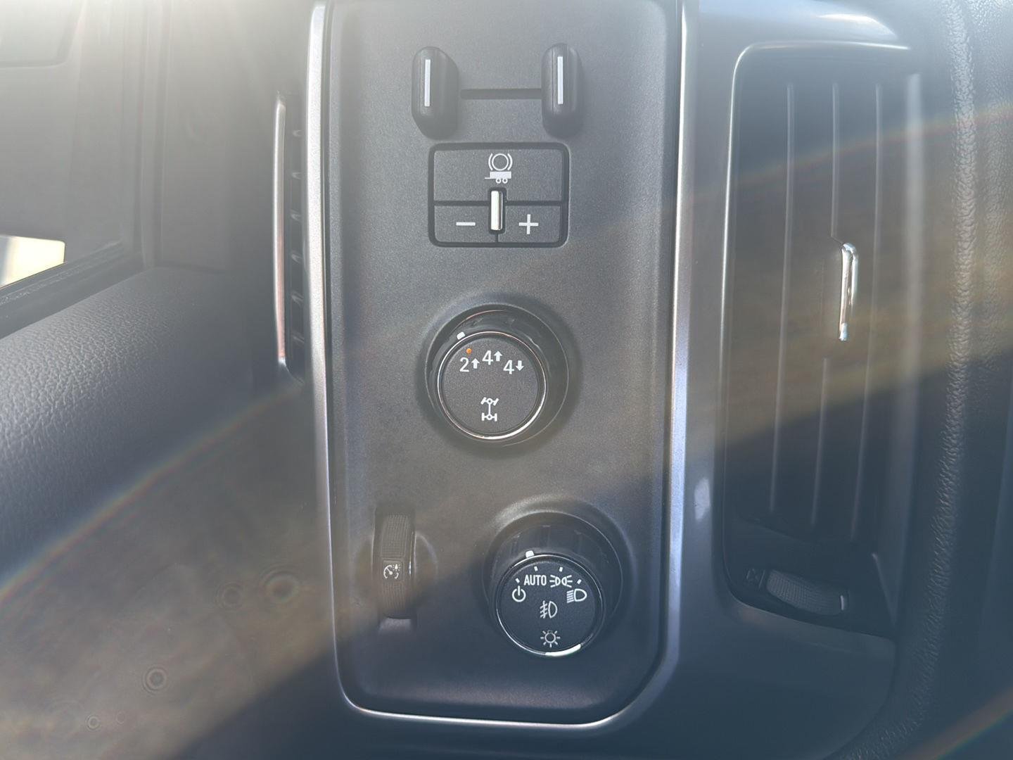Used 2018 CAJUN RED TINTCOAT Chevrolet LT image 15