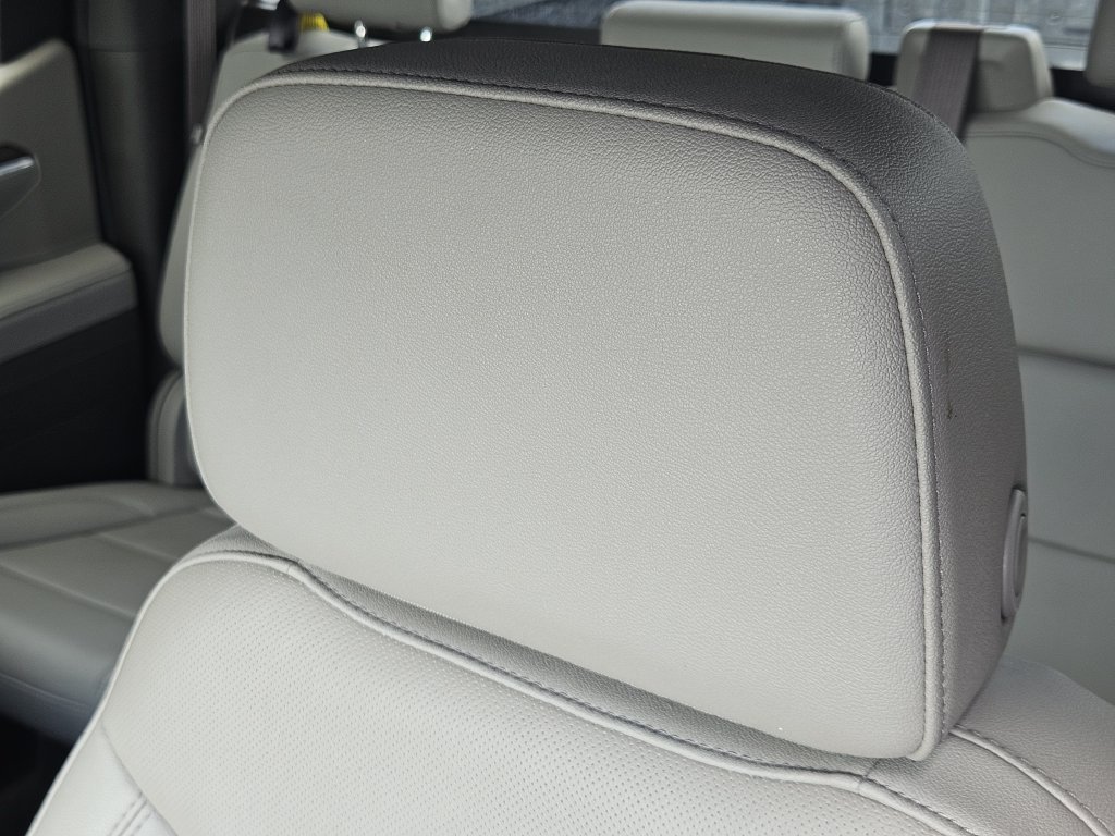 Used 2025 White GMC SLT image 14